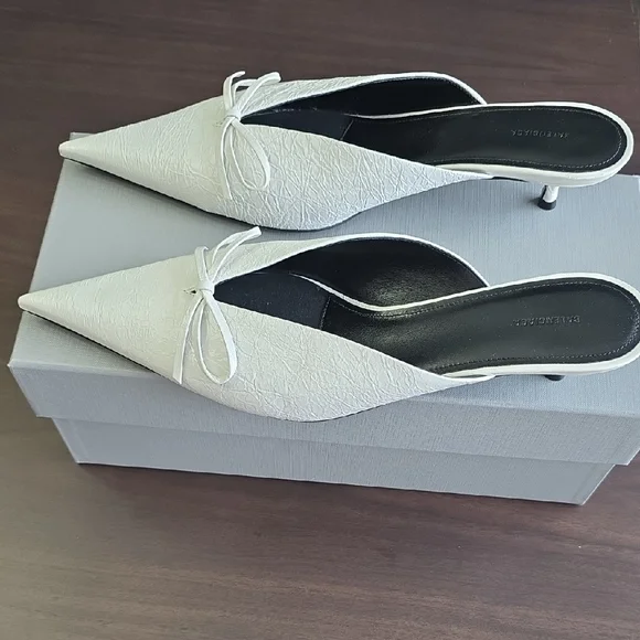 Balenciaga Women's White Bow-Detail Mules - Picture 2 of 9